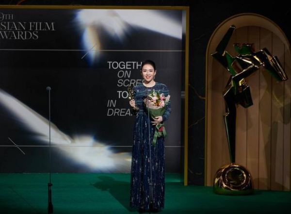 章子怡获卓越亚洲电影人大奖!