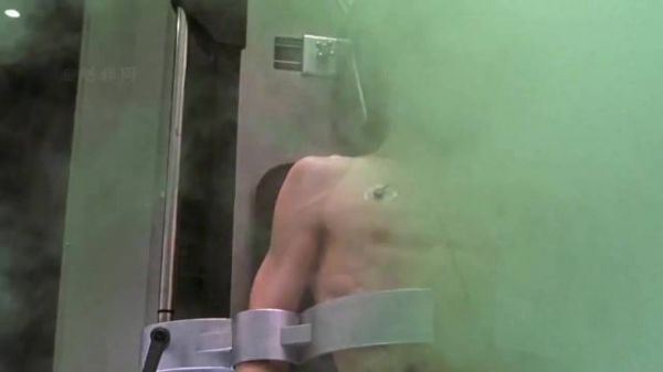 好莱坞早期科幻片中的神道具,演员是遭老罪了