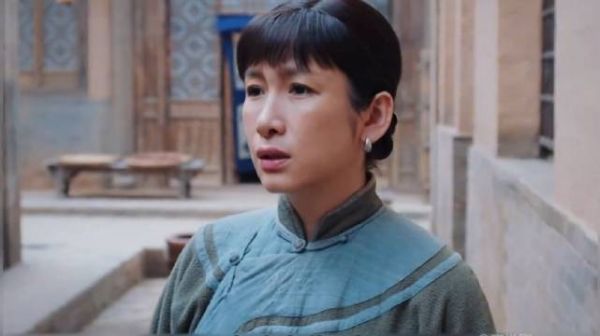 老大爷误将白灵当显灵,上香供品原是饿坏动物