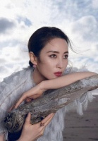 50岁蒋勤勤这状态绝了！新西兰海边生图似神女，越老越有女人味