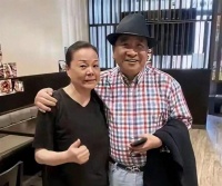 姜昆年龄大了，频繁飞往美国，只为陪伴在46岁的女儿身边这是团聚