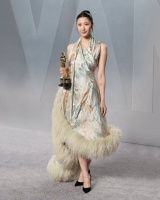 韩女一EJAE身着Dior出席《名利场》奥斯卡派对。