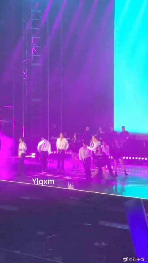 老舅嗨唱《野狼disco》 你是最迷人噶 你知道吗微博VC计划