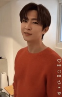 网传炎亚纶去汪东城的理发店理发，此前表示自己没有汪东城联系方式