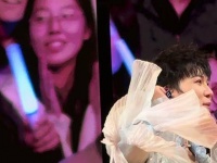 周深纽约演唱会深情演唱弗吉尼亚引共鸣