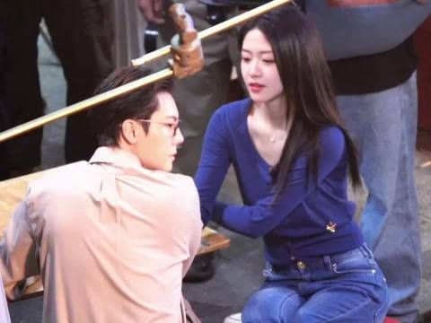 陈伟霆向涵之爱情慢慢路透,陈伟霆摸向涵之脖子,是不是很带感了