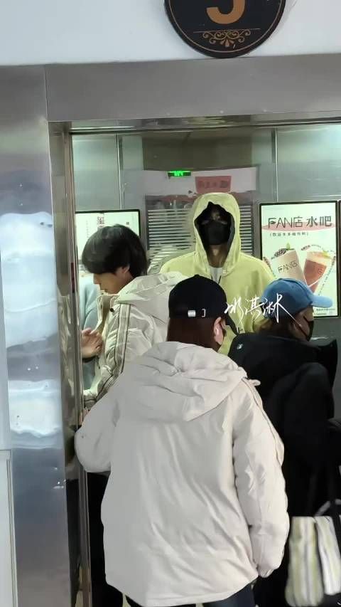 卧槽！张凌赫真的是bking的神！ 这性张力绝了！喉结太顶了