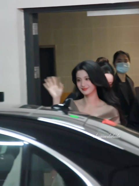 还有这个!大美女中的大美女