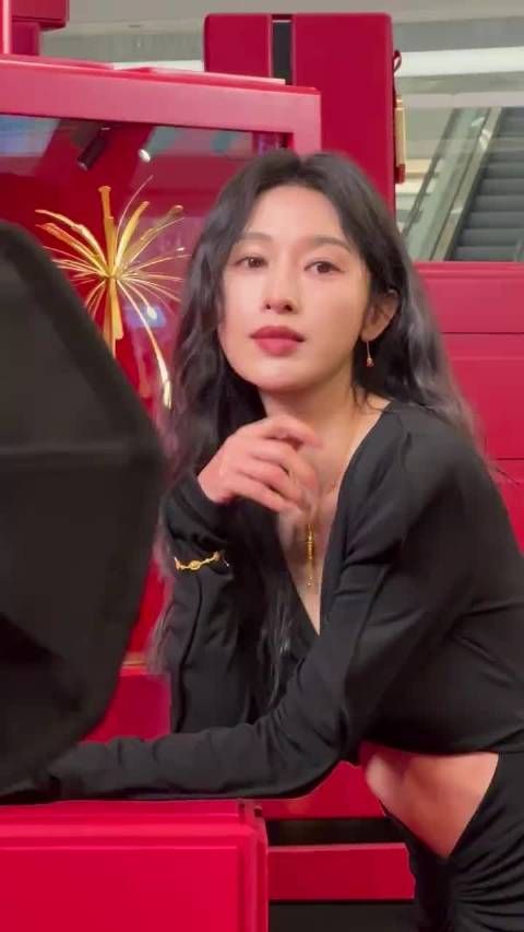 张俪赴首尔进行手动超声刀美容