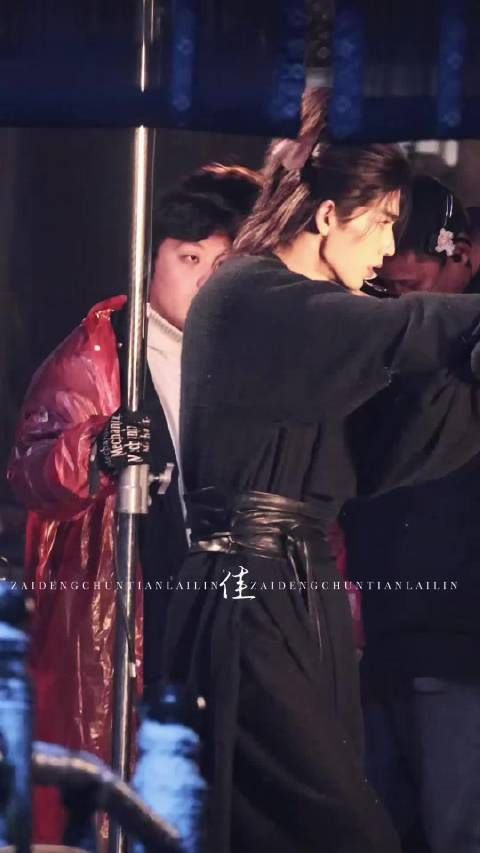 张凌赫新剧归鸾官宣,玫瑰绽放逆风翻盘