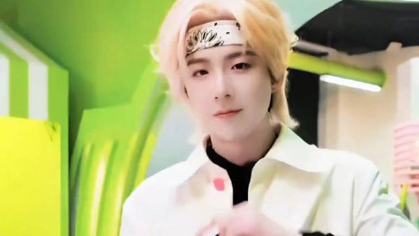 刘宇宁术后直播状态迷糊显可爱