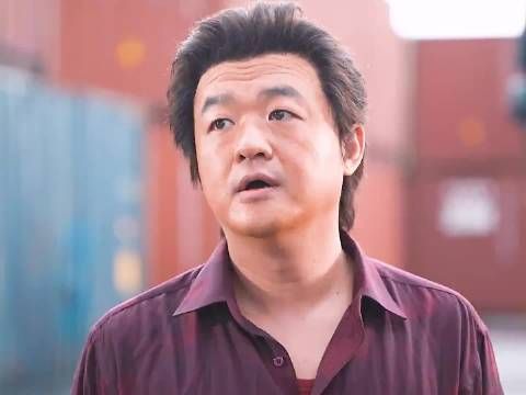 亲眼看着老婆被黑老大打死，男人彻底黑化！