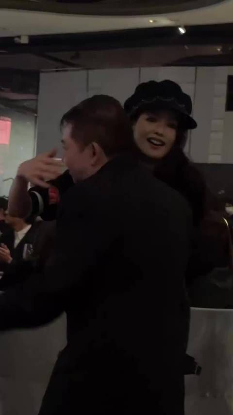 舒淇获香港导协 “ 新晋导演” 奖,恭喜啊