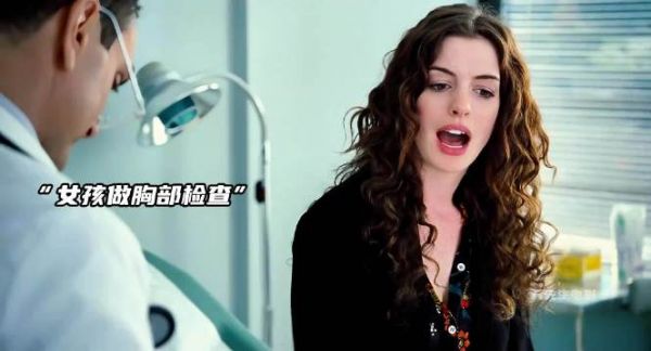 美女在医院检查胸部时，被男人偷看，美女却主动