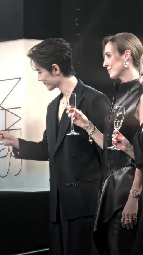 真是刷不完的夸夸，爱上肖战人之常情 肖战春分宜见面