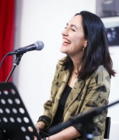 刘烨48岁生日，法国妻子安娜深情告白，一张全家福看出他有多幸福