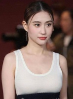 何超莲亮相上城士非遗巡游展，优雅从容的气质温柔又有韵味！