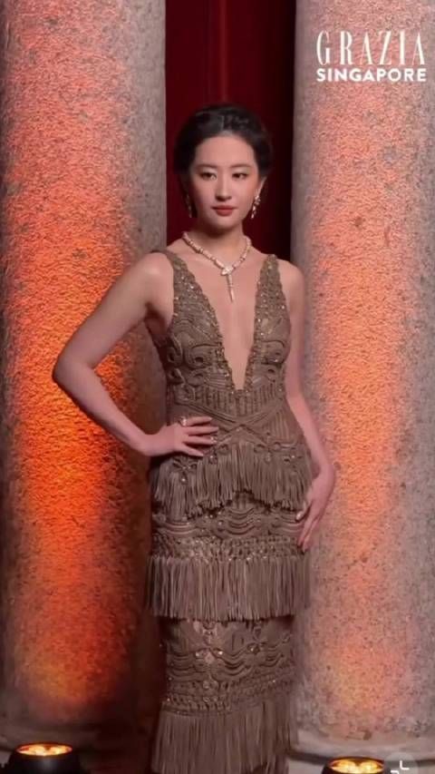 刘亦菲亮相米兰宝格丽晚宴，身着ELIE SAAB 26ss高定