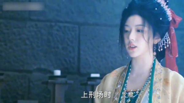 逐玉：齐旻闭眼前听到了浅浅的回答，她是穿越来的