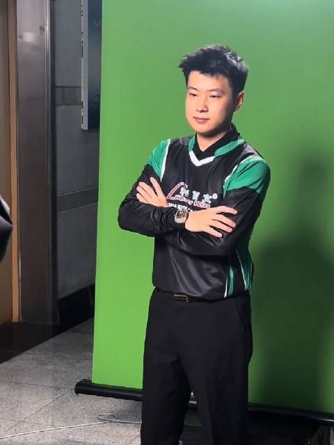 赵心童亮相秦皇岛参加利百文群星表演赛