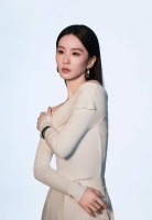 刘诗诗身穿紫色抹胸裙优雅大气