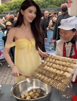 千万粉网红方圆亲手做霉豆腐，生图颜值曝光，好身材直接抢镜