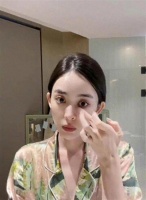 娜扎直播大胆卸妆，素颜状态封神，网友：这是卸了个空气？