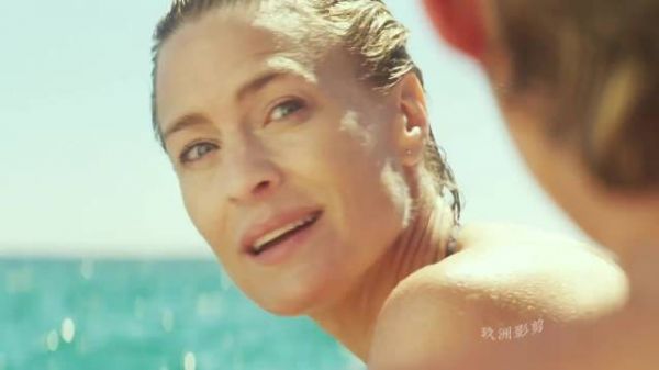 男子因好友与母亲相恋转而追求对方母亲