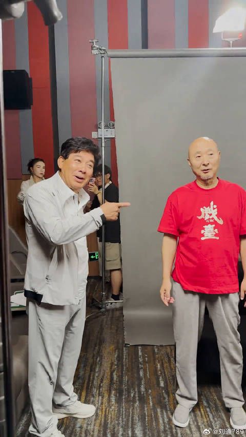 陈佩斯朱时茂北京首映礼同框热聊，回忆经典小品