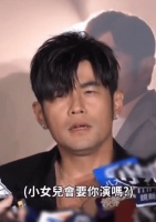 周杰伦小女儿经常在自己脸上化妆：让自己“神经错乱”