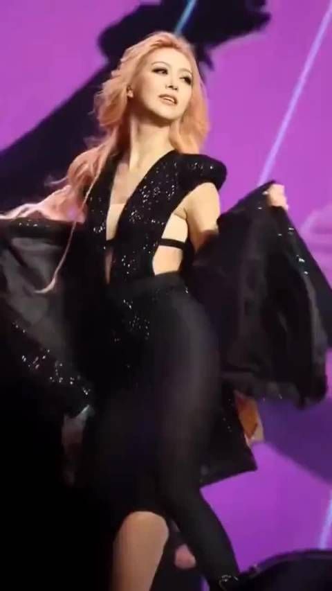 他知道她有这么豪放吗?