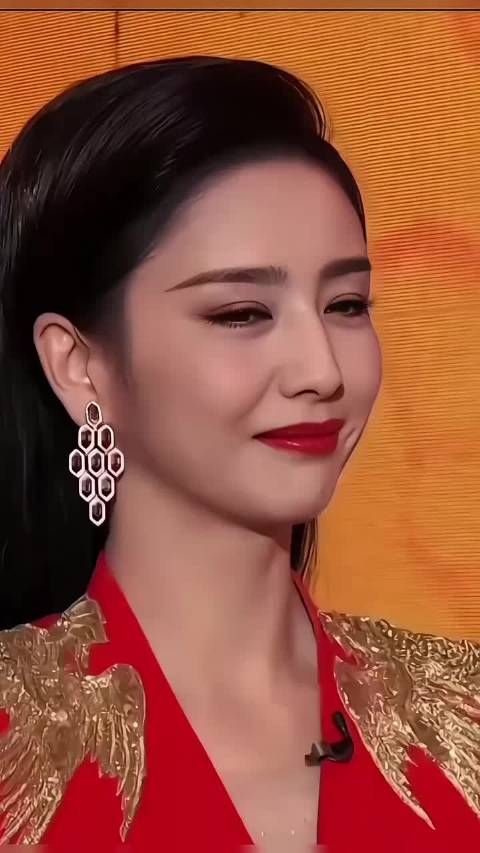 魅力女神佟丽娅 ，这气质优雅大气