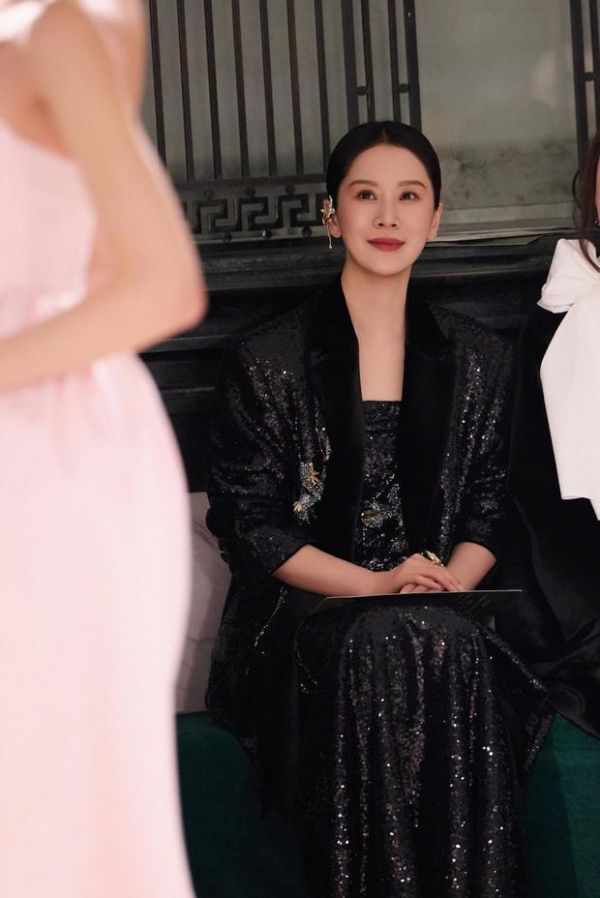 海清气质端庄大气。