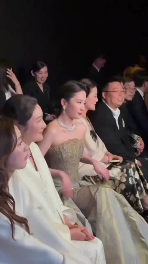 宝格丽女王,绝世名伶!刘亦菲给人的感觉就是一次比一次惊艳!