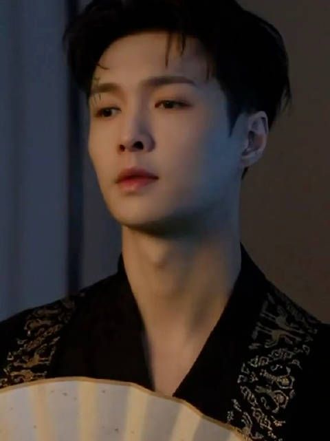 眉目清朗,自带清风张艺兴