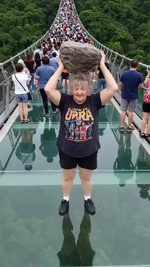 请你想象一下,站在这座桥上会发生什么呢?