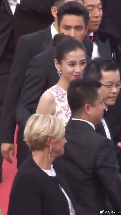 中国明星团亮相戛纳红毯,Angelababy站C位