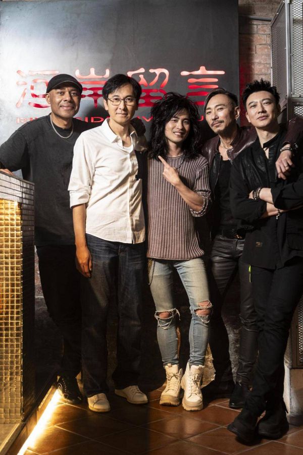 (左二)前吉他手Chris驚喜合體