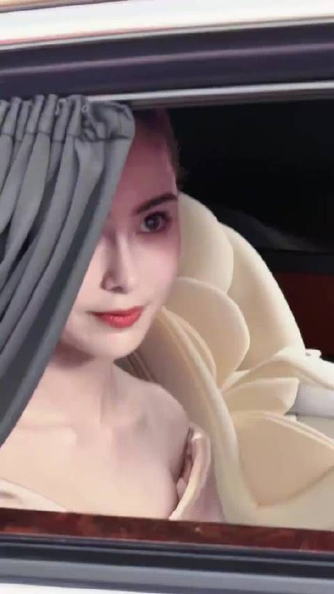 昆凌真的是洋娃娃，混血感太美了！很难不爱啊！