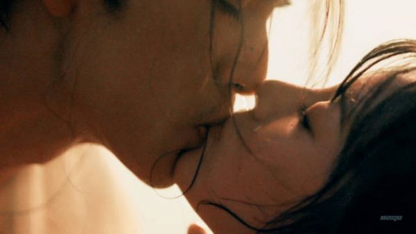 全世界找不到比征玉浴池吻更美的画面了…弥漫的水雾 爱意达到巅峰的时刻