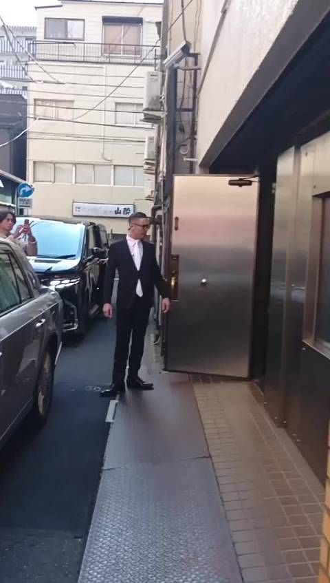 山口组第六代成员与东声会新任会长小泽辰夫共进午餐，日本黑帮现在老龄化严重