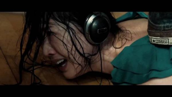 女子被花式折磨，只因她罪有应得