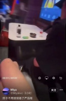 严浩翔在商K摸大长腿外卖媛！？