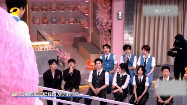 何炅《你好星期六》暖心鼓励众明星