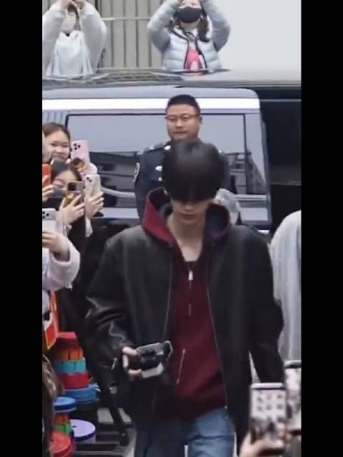 张凌赫素颜状态佳,新剧《归鸾》饰演萧厉受期待