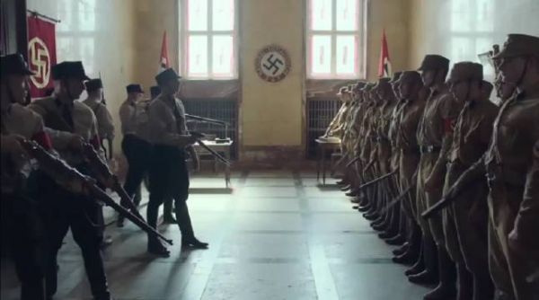 冲锋队与党卫队对峙,被打死两人后果断选择投降