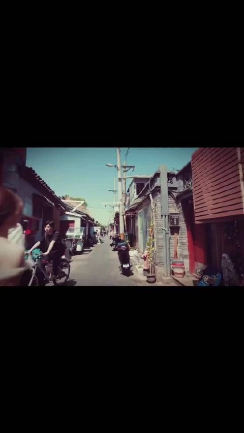 陈伟霆拍戏遇裸体大爷当场懵圈,赵露思曝片场突发状况