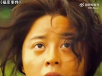 母亲奇怪的发现女儿每次与闺蜜玩耍时都会做出奇怪的举动