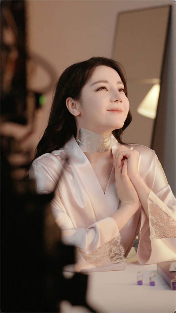 热巴散发少女浪漫。