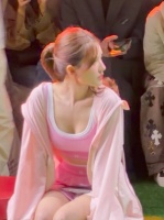 这个视频毛茸茸的，好像一颗汁水很足的水蜜桃